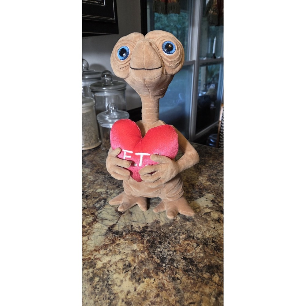 Universal Studios 18" E.T. extra terrestrial  heart love plush toy , Nostalgic